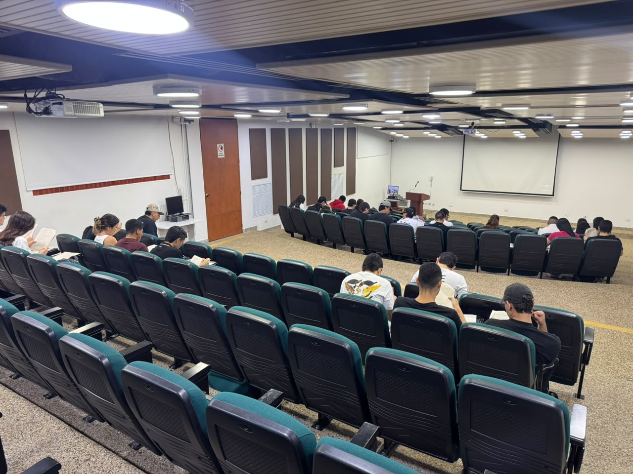 El Instituto Wyckoff y la Universidad de San Buenaventura Cali culminan con éxito la primera edición de su curso especializado, marcando un nuevo estándar en la educación financiera.